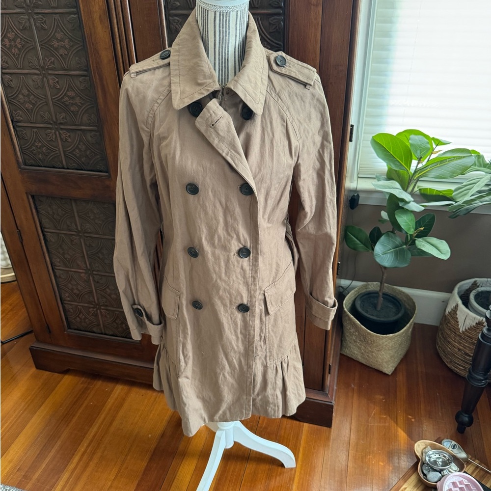 NWOT Loft  belted Trench with ruffle and pink detail Cost SZ M 🎉🎉🎉